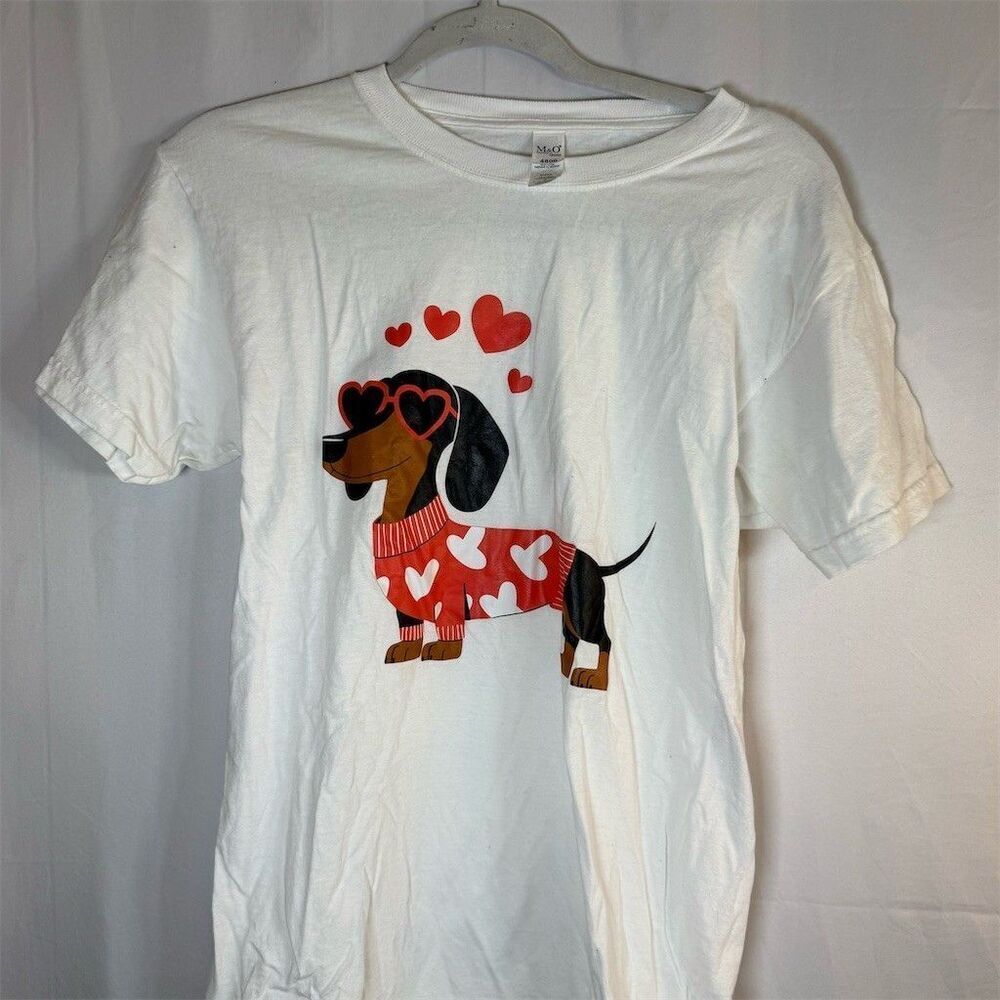 M&O Gold T-Shirt Unisex Size S White Graphic Dachshund Hearts Valentine